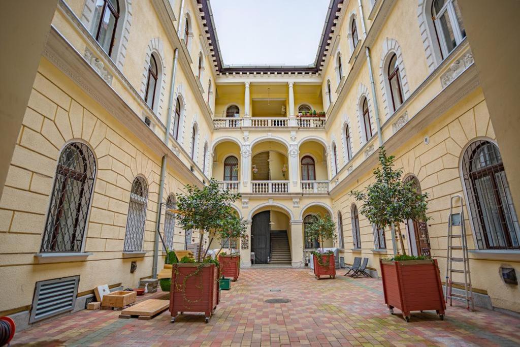 Cosy Gallery Flat In Akacfa St. Будапеща Екстериор снимка